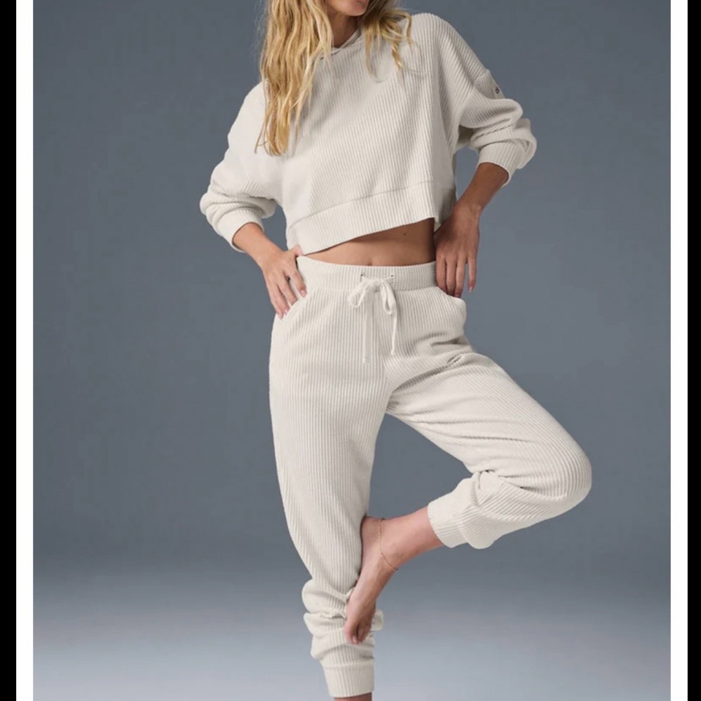 Alo Muse Ivory Sweatsuit Set